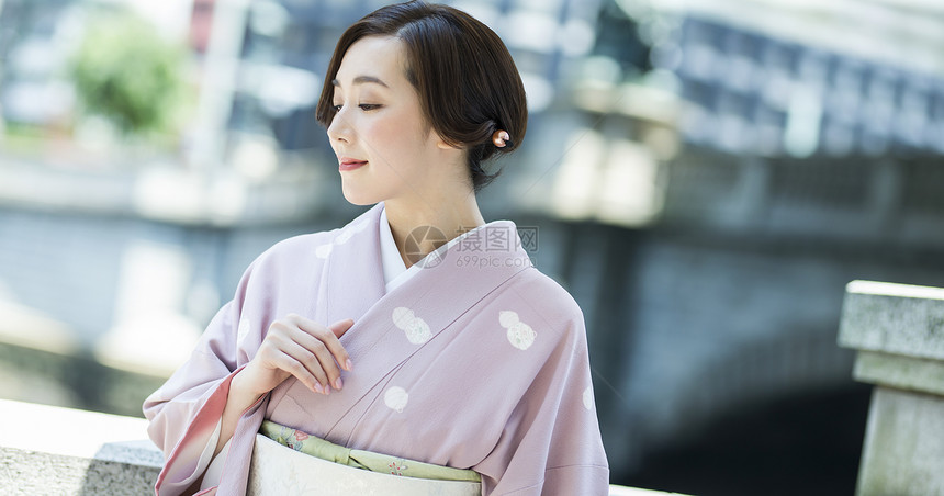 日式服装站立等和服女图片