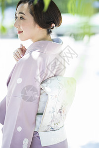 日本孤独的日本风格和服女图片