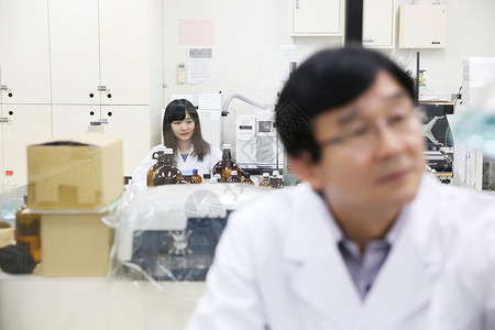 实验室研究试剂的技术人员背景图片