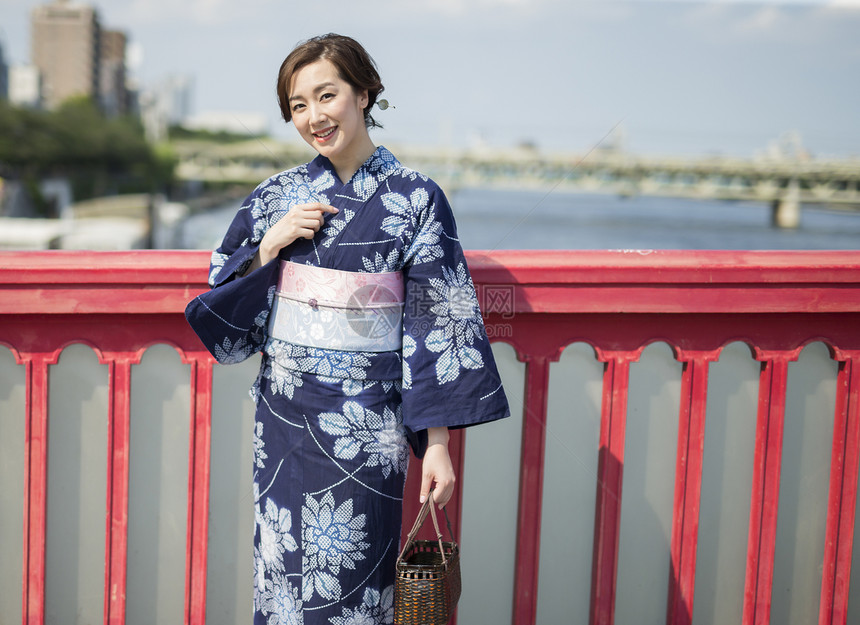 室外女人高雅浴衣女士们图片