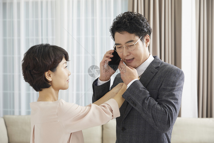 韩国人判断看门人丈夫妻子夫妇中年夫妇图片