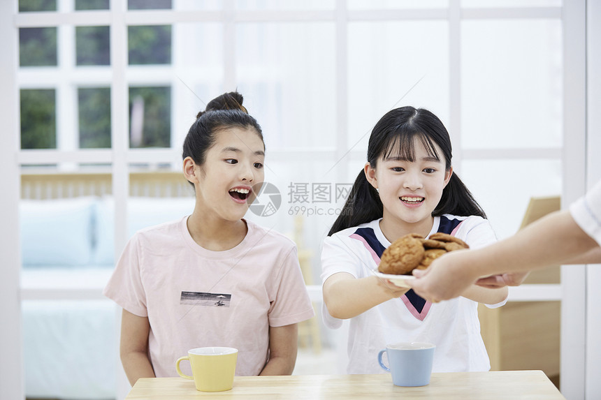 饮料迷笛休息女孩朋友青少年图片