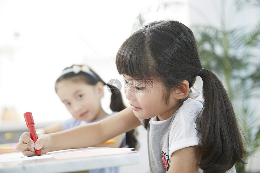 小学生成年女子亚洲人朋友孩子兄弟姐妹游戏图片