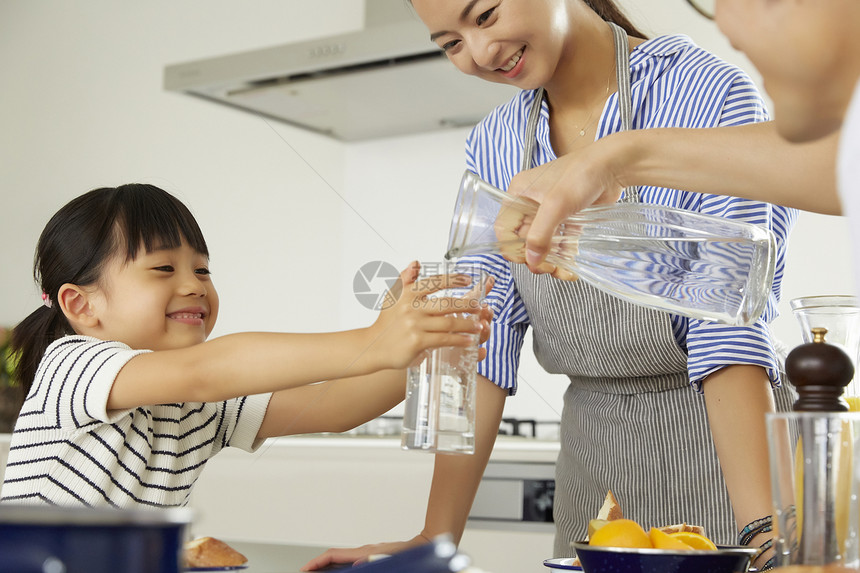 少女木乃伊早餐家人吃饭图片