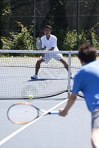 业余爱好者握手乐在其中打网球的人图片