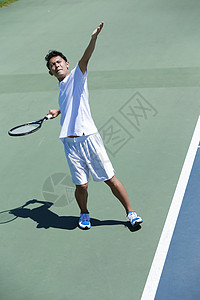 游戏业余爱好者男打网球的人图片