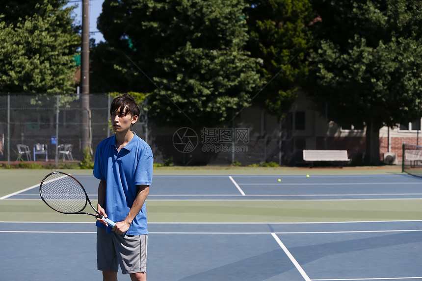 积极运动服游戏打网球的人图片