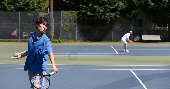 网球服清澈白天打网球的人图片
