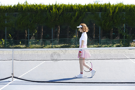 美边路20多岁网球场的女人图片