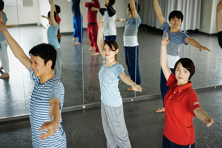 跳舞训练的演职人员背景图片