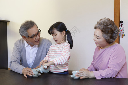 负责人在一起快乐祖父祖母孙女图片