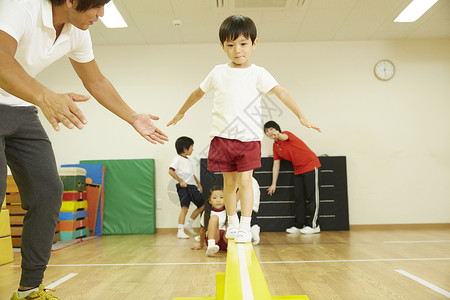 乘轮廓小朋友体操教室平均平衡孩子图片