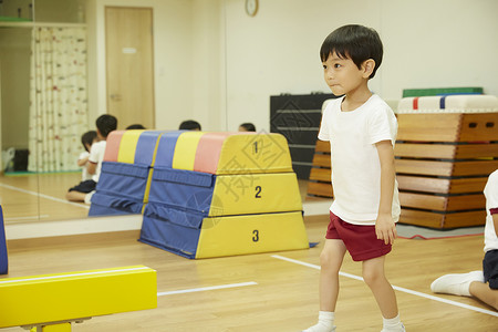小孩学前班儿童女体操教室平均平衡孩子图片