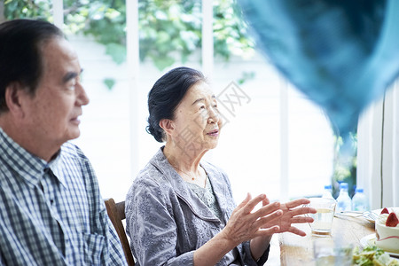 长寿瘦身政党老夫妇的庆祝活动图片