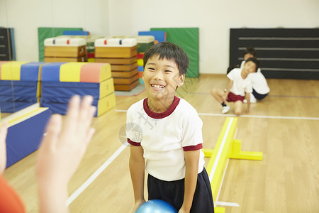 垫子女生男体操教室儿童平均球类训练图片