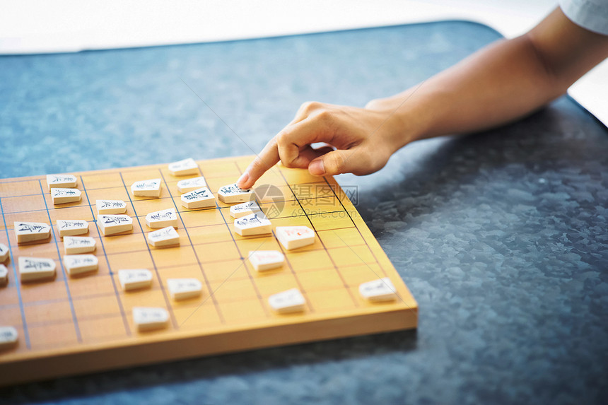 下日式象棋手部特写图片