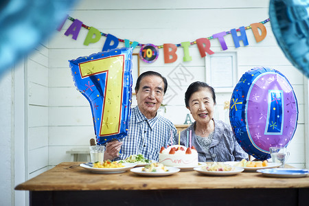 熟的长辈房间老夫妇的庆祝活动图片