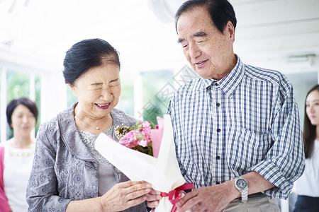 老年夫妇结婚周年活动图片