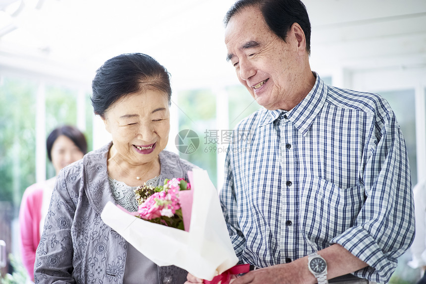 老年夫妇结婚周年活动图片