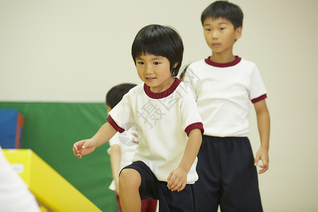 跳马小姑娘训练体操课堂儿童教学平均图片