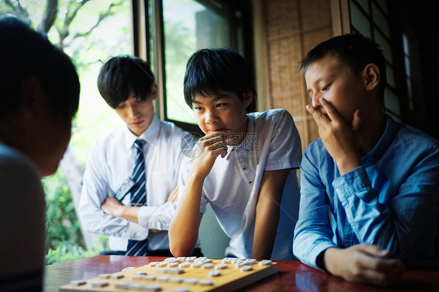 电脑游戏成就棋盘游戏比赛一个学习将棋的男孩图片