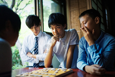电脑游戏成就棋盘游戏比赛一个学习将棋的男孩图片