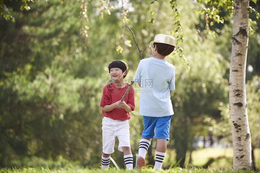 孩子们公园玩耍图片