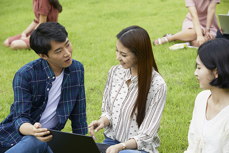 亚洲人计算机幸福大学生图片