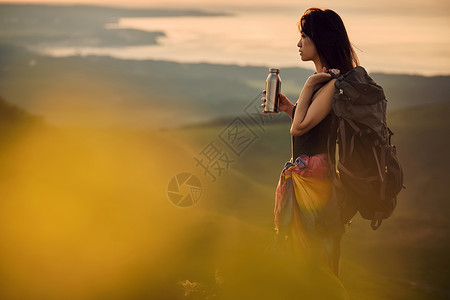 自驾游旅行背包客旅游拍照图片