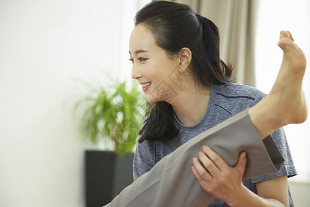 幸福开心的母女二人图片