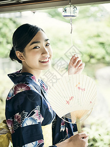 穿着日式和服的少女图片