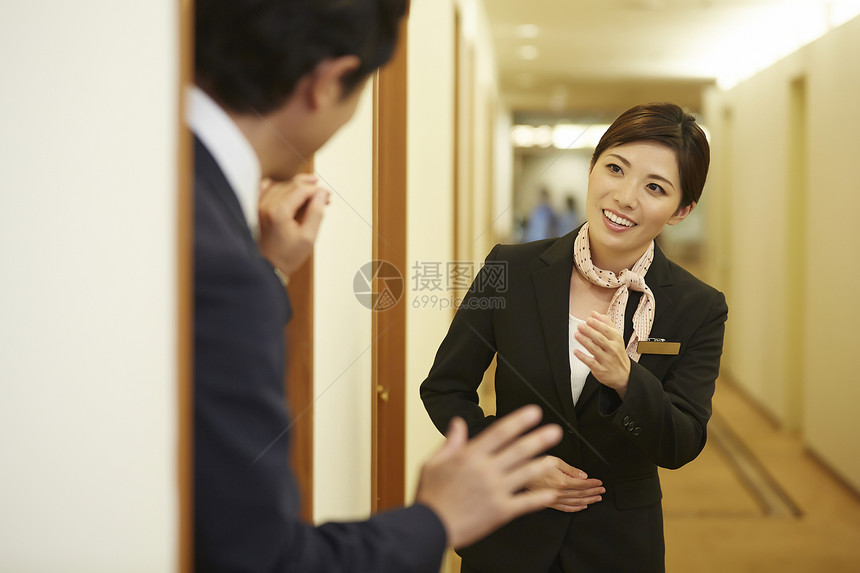 女孩商务人士对话在酒店工作的女图片