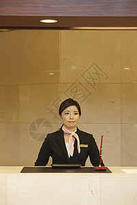 女士女单人在酒店接待处工作的女人图片