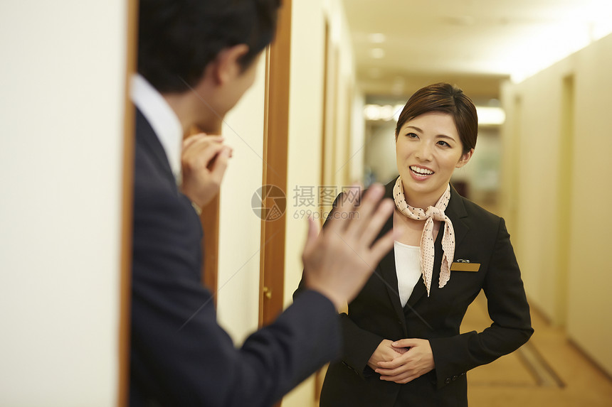 商业对话商人在酒店工作的女图片