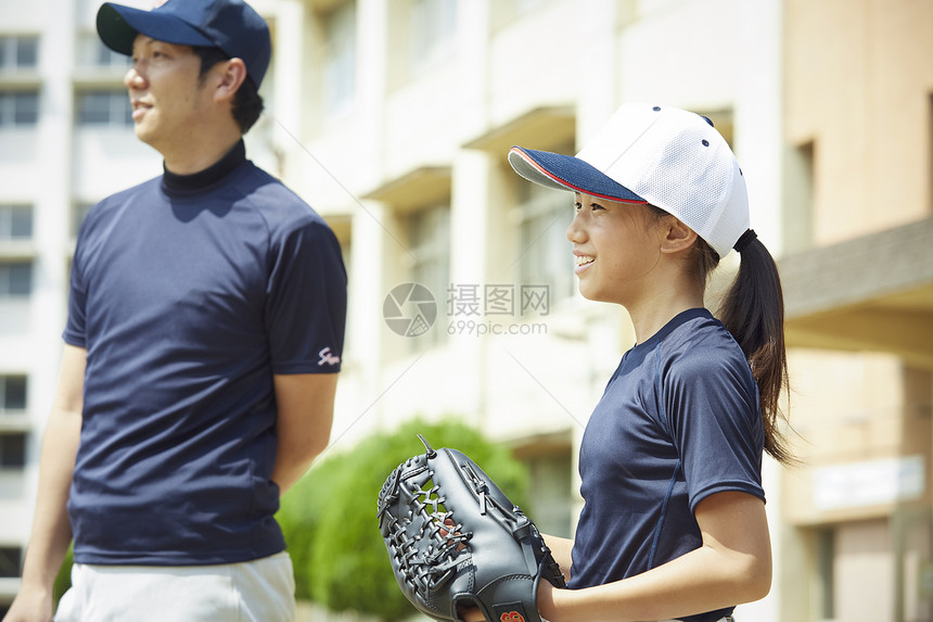 男孩棒球实践女孩画象图片