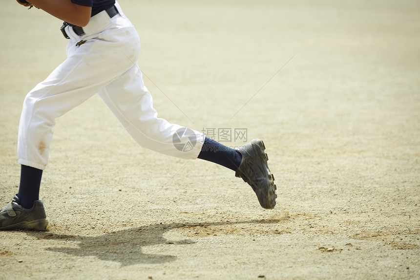 夏身体部位扔男孩棒球运动员脚图片