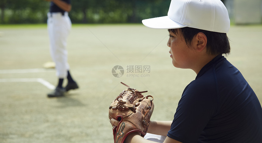 夏天少年棒球联合会手套少年棒球练习比赛防守肖像图片