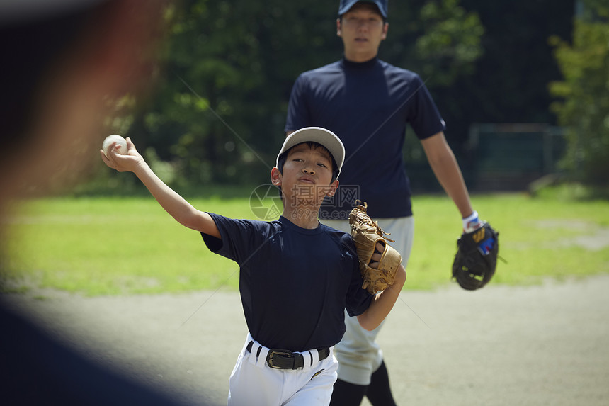 小学夏天上半身少年棒球练习赛图片