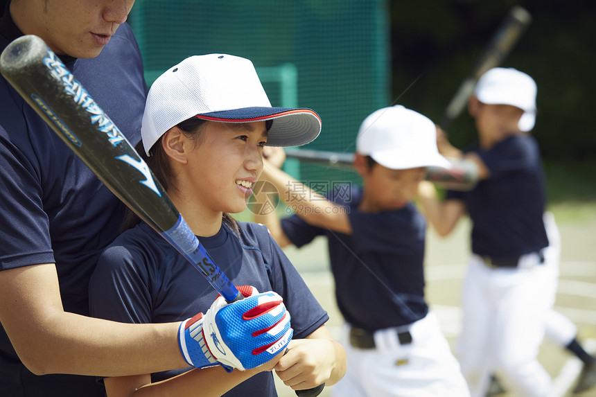 俱乐部活动男子男孩们男孩棒球女孩实践的打击画象图片