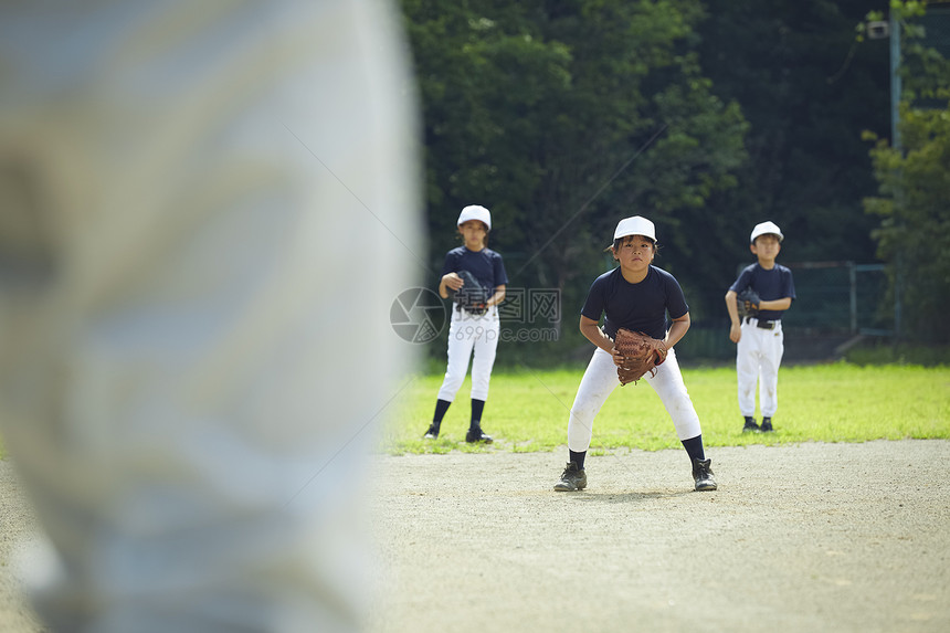 研修孩子选手少年棒球练习比赛防守图片