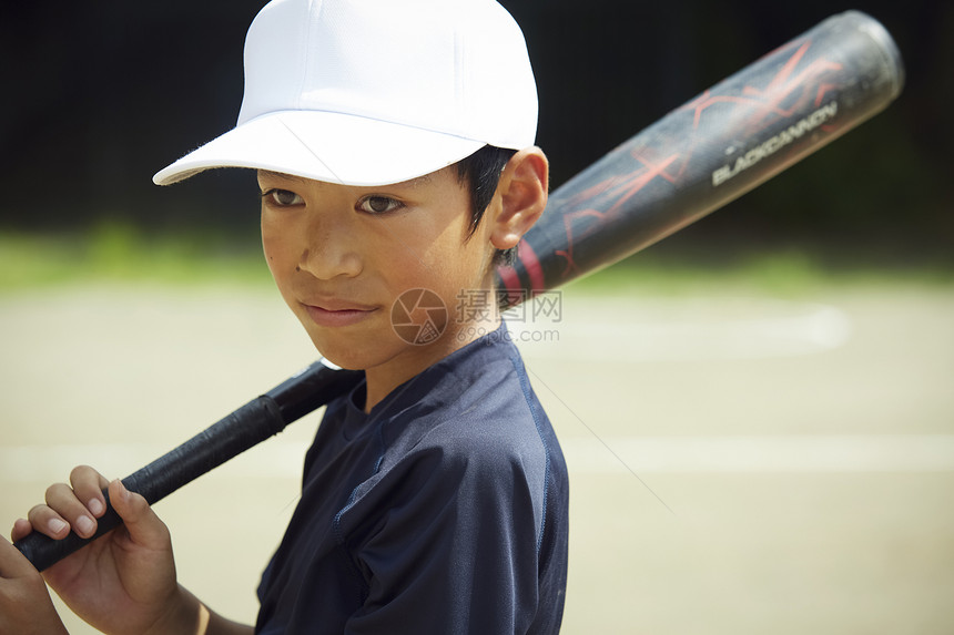 学龄儿童青春练习男孩棒球男孩实践的打击画象图片