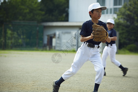 投球男孩伸出锻炼学校少年棒球练习比赛防守背景