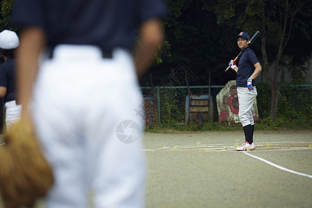 小学生男子教学少年棒球练习比赛防守图片