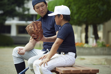棒球棒球场运动男孩棒球练习导演和男孩图片