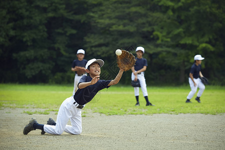 4号选手研修原野校园男孩棒球比赛男孩传染球背景