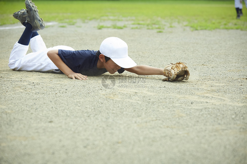 小学练习青少年棒球男孩棒球比赛男孩传染球图片