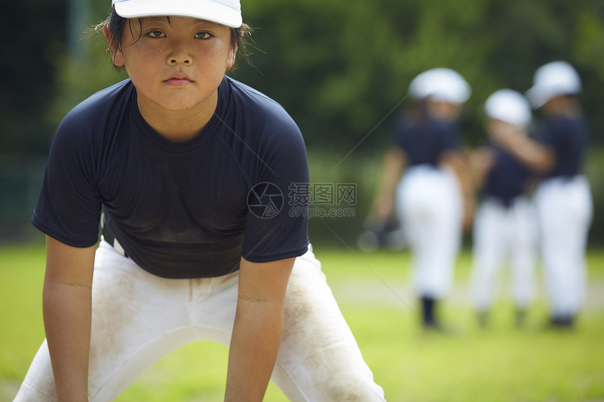 孩子男男少年棒球练习比赛防守肖像图片