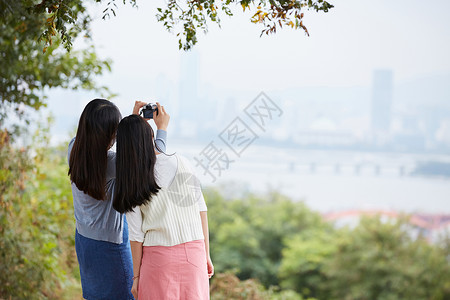 毒蛇自动照相机秋天青春朋友旅行图片