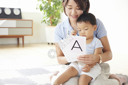 教学生认字的女老师背景