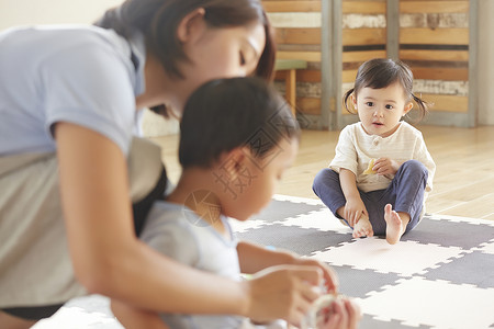 保姆和孩子保姆 孩子高清图片